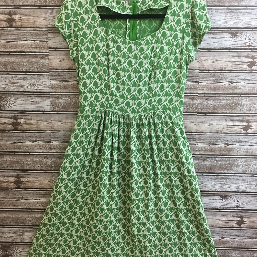 Vintage handmade green patterned dress & POCKETS:)